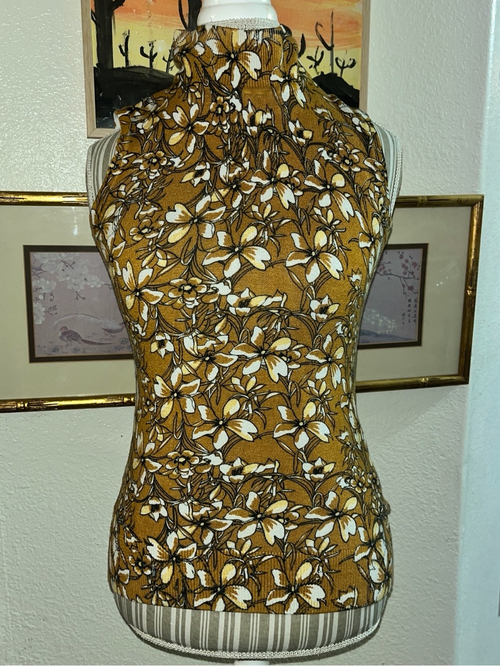 Cable & Gauge Floral Mock Neck Top S Mustard Retro 70s Mod Sleeveless Knit